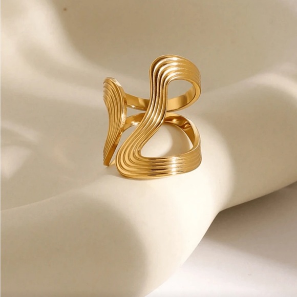 Eclipse Gold Thick Curve Ring - Picture 3 of 6